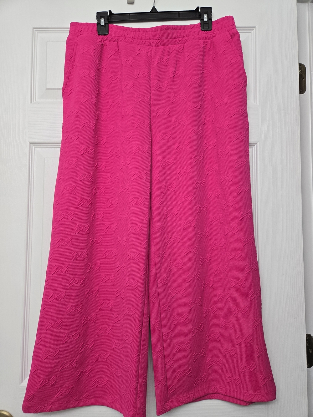 crown & ivy Wide-Leg Knit Ankle Pants in Hot Pink
